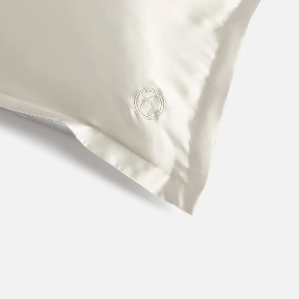 ESPA Home Oxford Edge Silk Pillowcase - Pearl White | Coggles