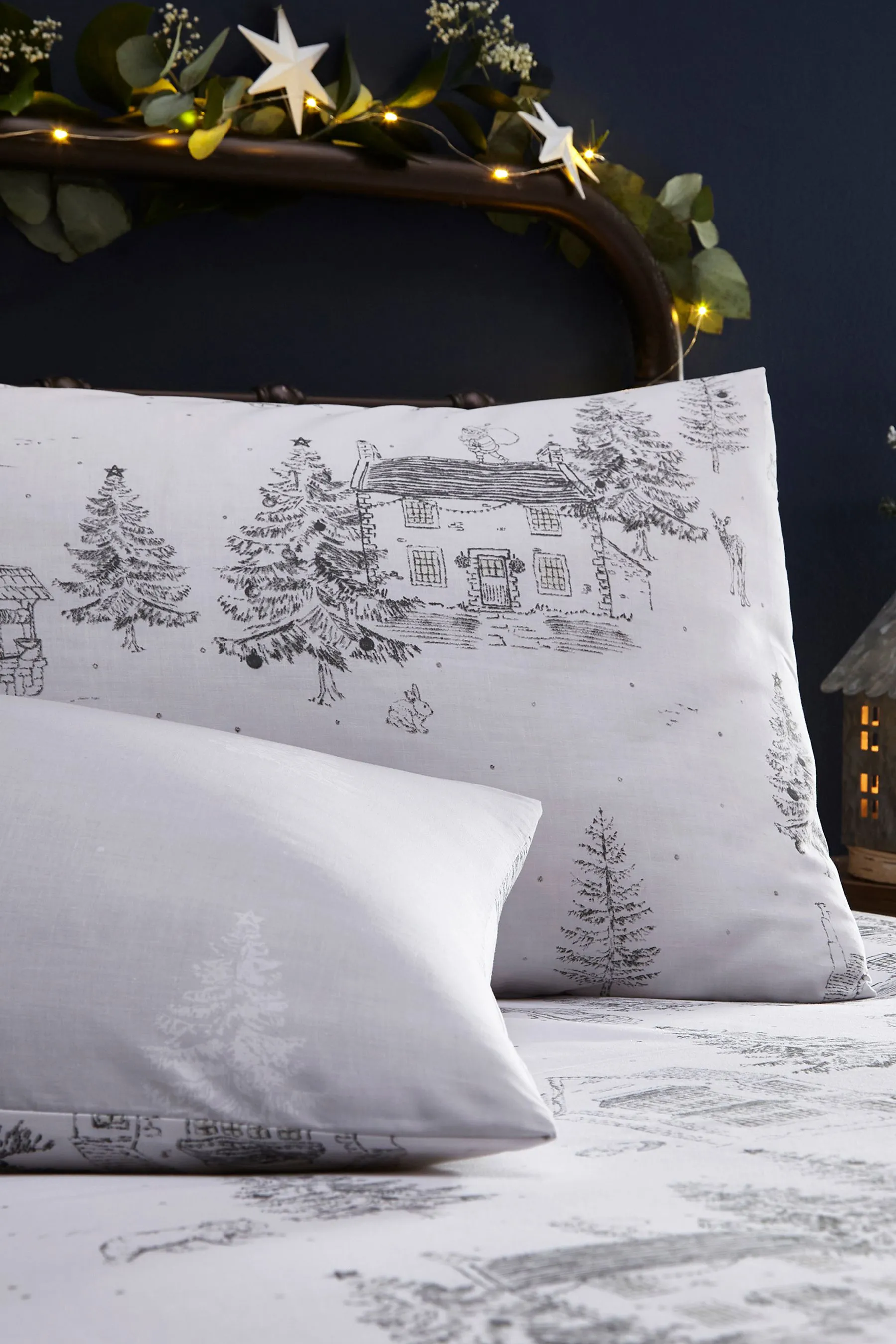 furn. Snow White Midwinter Toile Festive Reversible Duvet Cover and Pillowcase Set