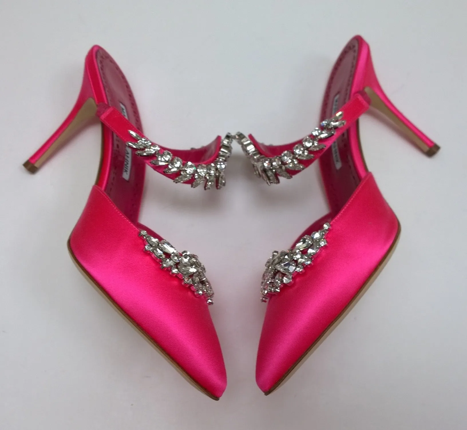 Manolo Blahnik Lurum 90 Heels in Pink Satin with Strass Rhinestone Mules