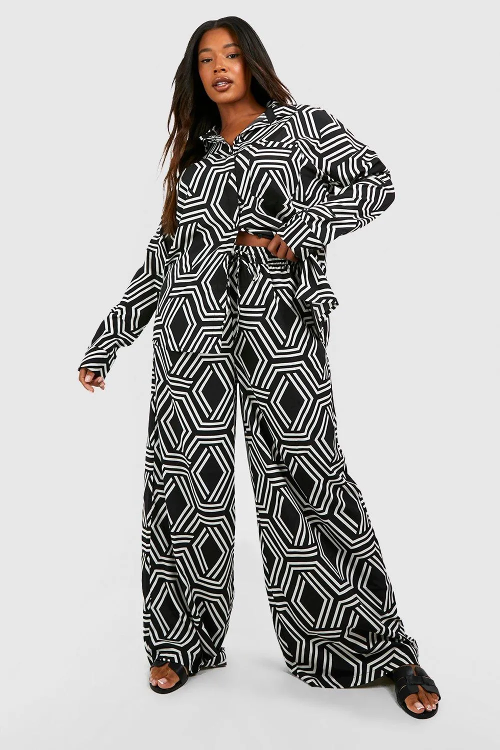 Plus Woven Geo Print Wide Leg Pants