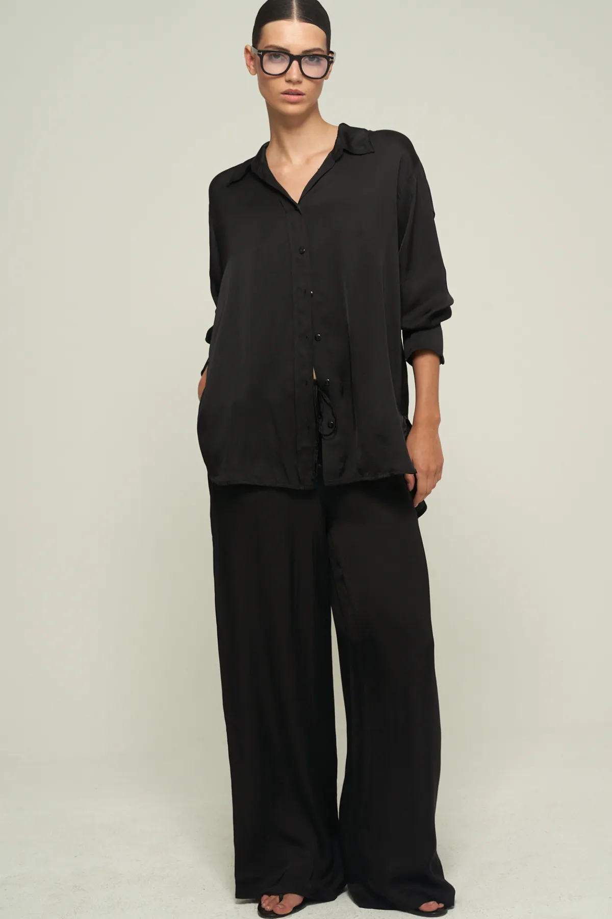 SATIN WIDE-LEG PANTS IN BLACK