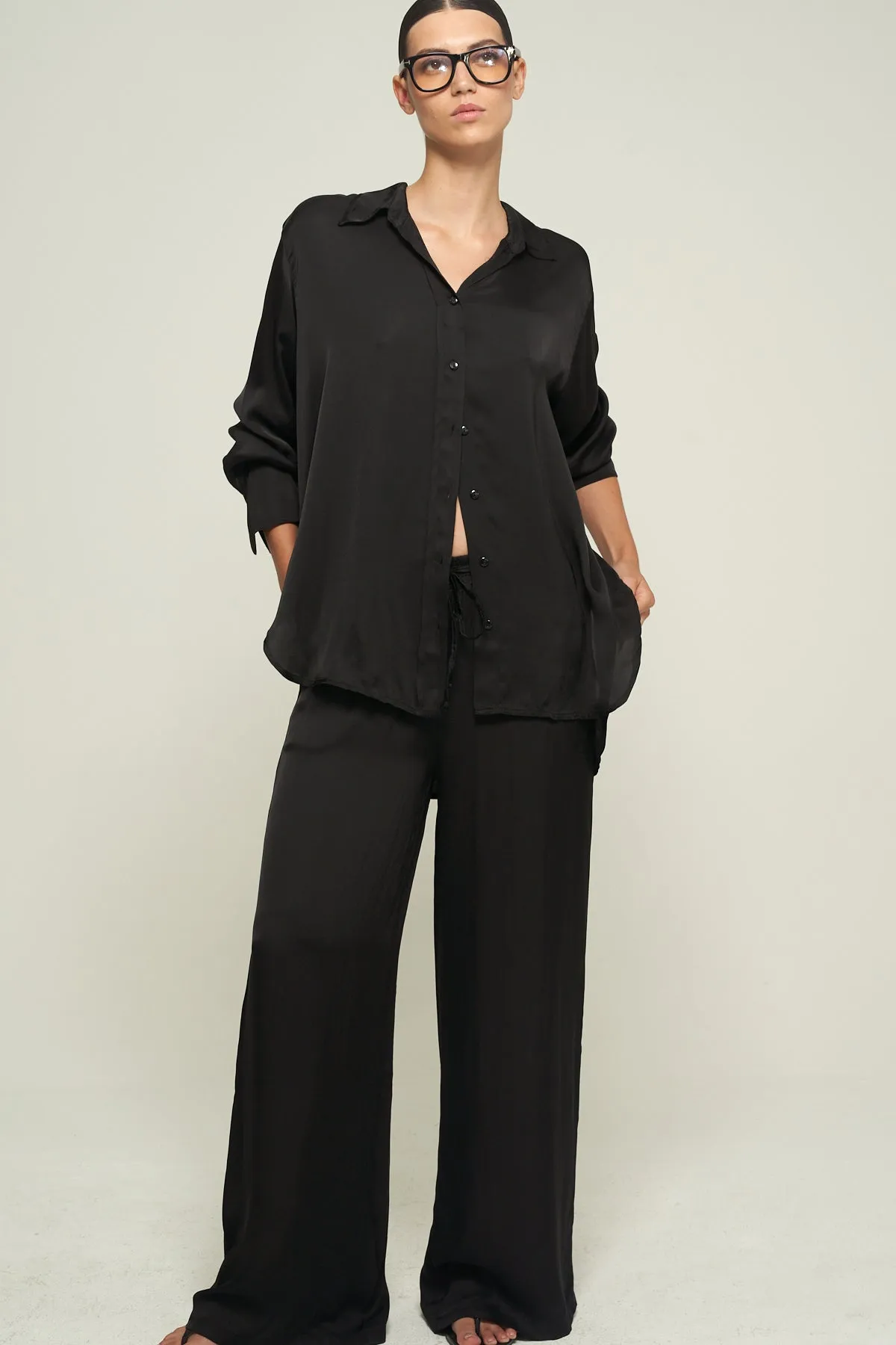 SATIN WIDE-LEG PANTS IN BLACK