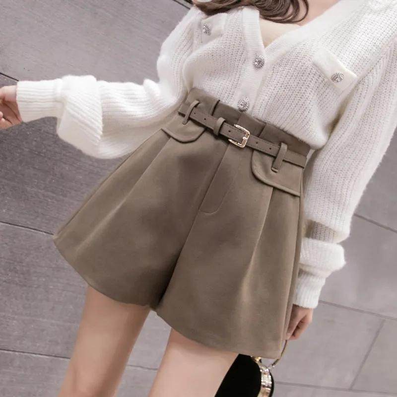 Thin woolen shorts