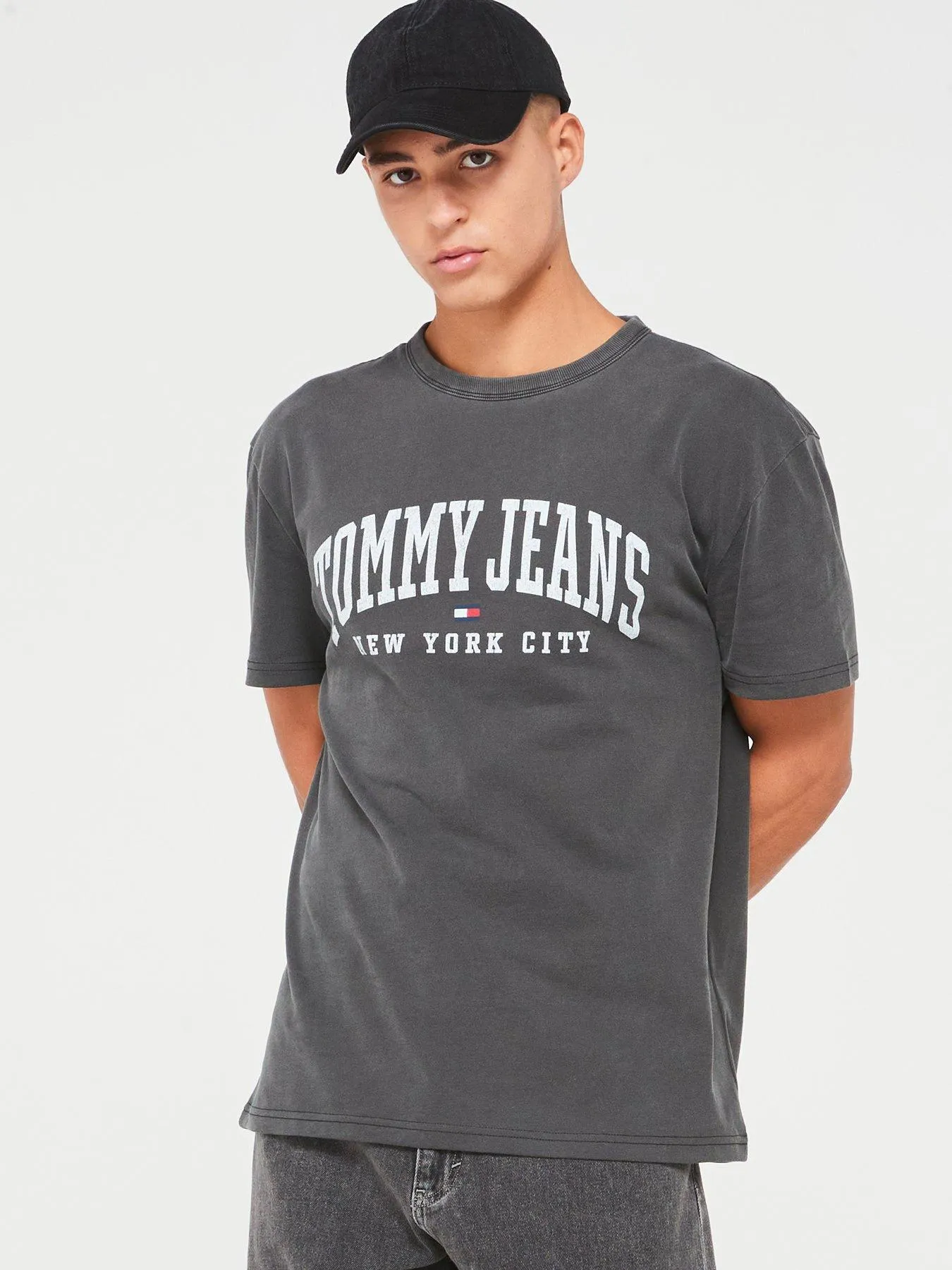 Tommy Jeans Regular Fit Arc Varsity Logo Washed T-shirt - Black